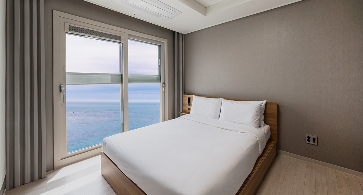 Grand Full Ocean View Three Room